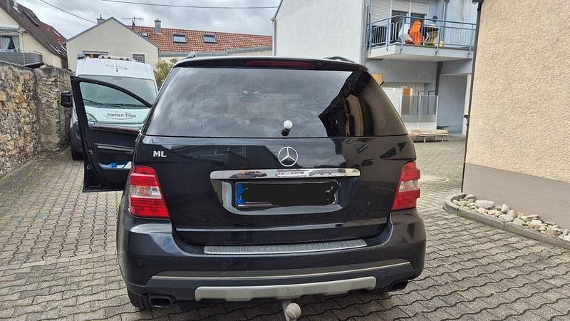 Gebraucht Mercedes ML280 190 PS (139 kW) 2006 Schwarz SUV