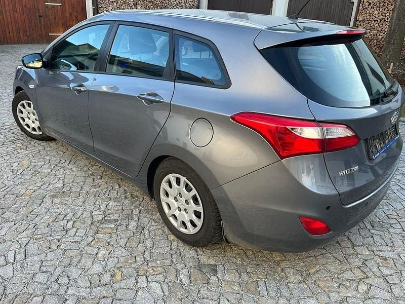 Gebraucht Hyundai i30 Classic 99 PS (72 kW) 2012 Grau Kombi