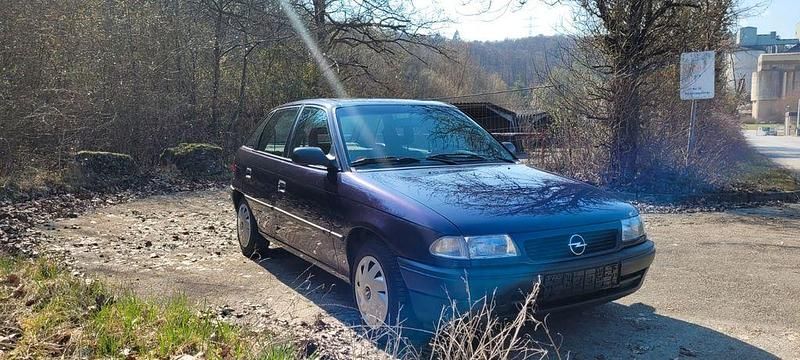 Second-hand Opel Astra 71 CP (52 kW) 1995 Berlinǎ
