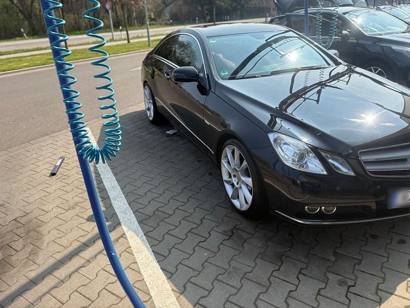 Second-hand Mercedes E250 204 CP (150 kW) 2009 Negru Coupe