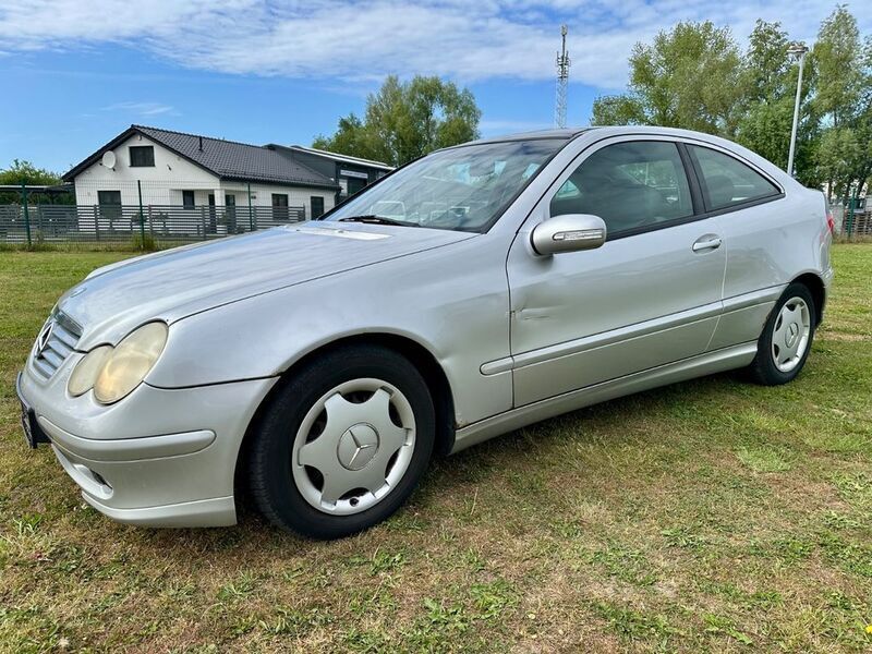 Grau Gebraucht 2002 Mercedes C200 Coupé | 1.500 € (Fairer Preis) - Bild 1/4