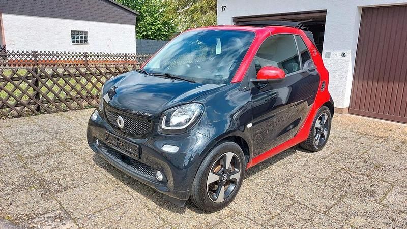 Rot Gebraucht 2017 Smart ForTwo Electric Drive Coupé | 8.750 € (Teuer) - Bild 1/4