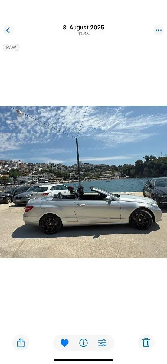 Gebraucht Mercedes E250 Elegance 204 PS (150 kW) 2010 Silber Cabrio