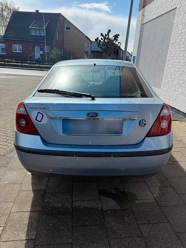Gebraucht Ford Mondeo 125 PS (91 kW) 2004 Blau Limousine