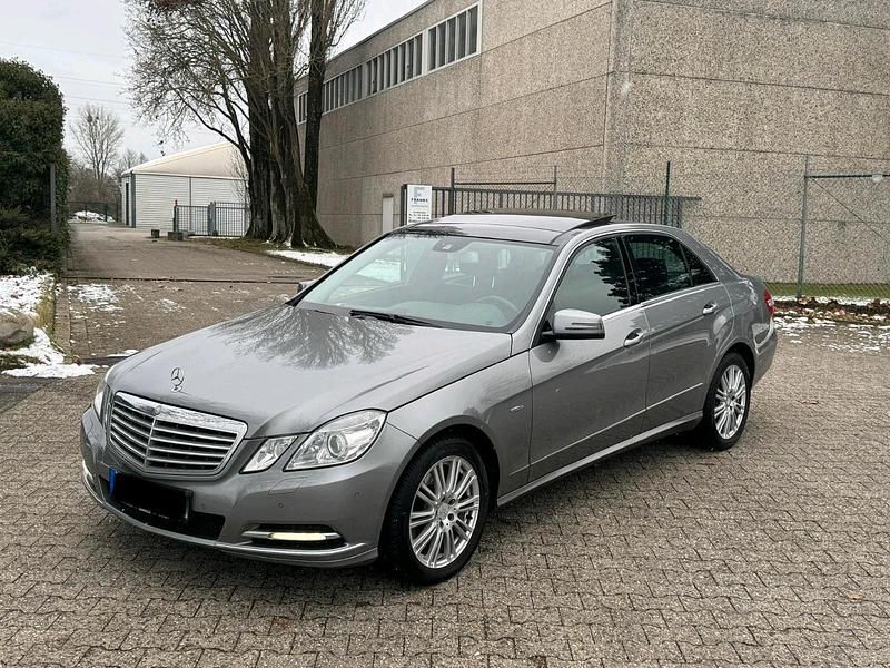 Gebraucht Mercedes E250 204 PS (150 kW) 2012 Grau Limousine