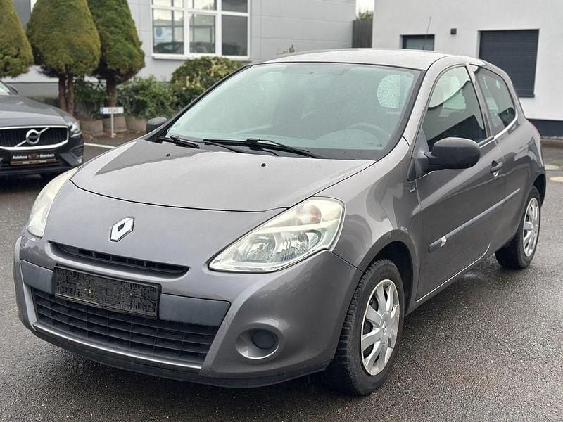 Grau Gebraucht 2012 Renault Clio III Kleinwagen | 4.100 € (Fairer Preis) - Bild 1/4