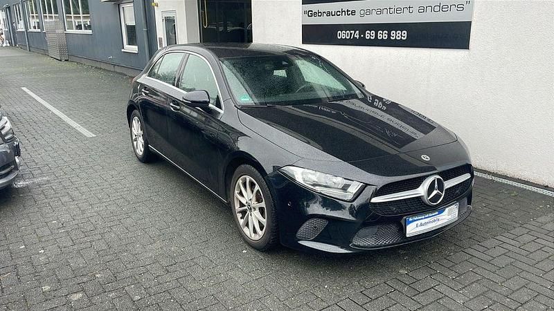 Schwarz Gebraucht 2018 Mercedes A200 Limousine | 16.640 € (Guter Preis) - Bild 1/4
