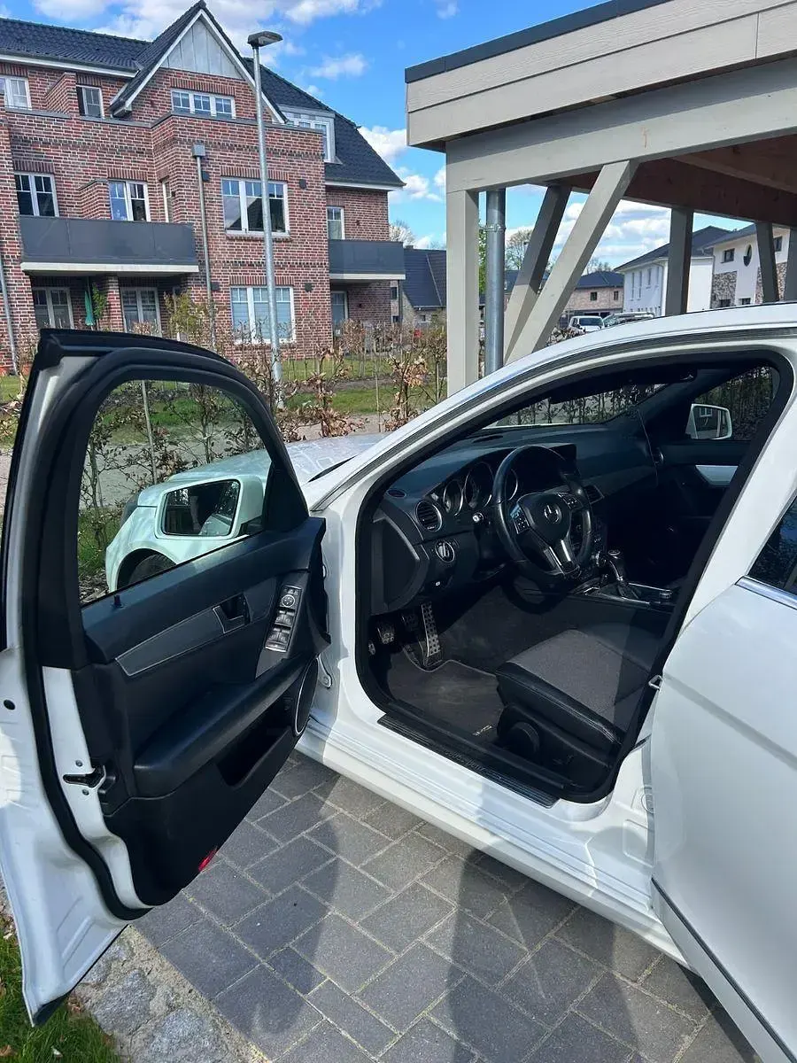 Gebraucht Mercedes C200 AMG 184 PS (135 kW) 2012 Weiß Limousine