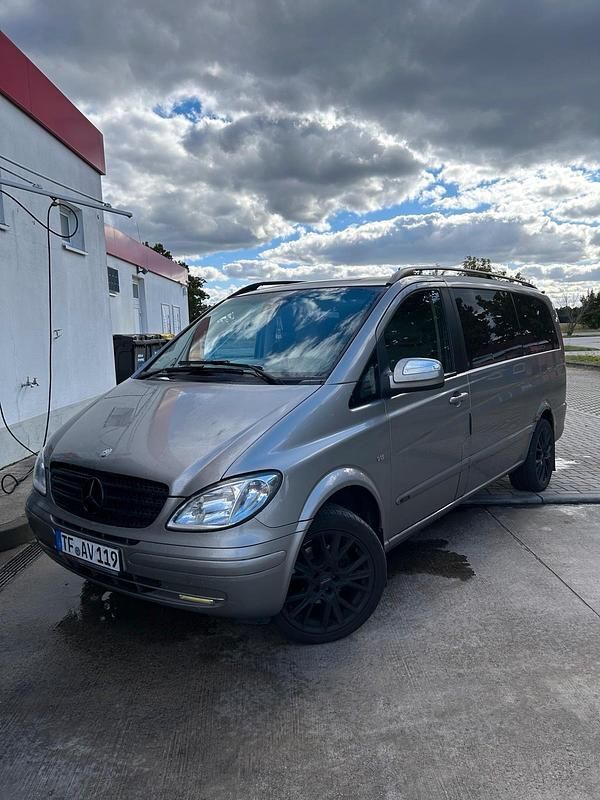 Grau Gebraucht 2009 Mercedes Viano Van / Kleinbus | 10.000 € - Bild 1/4