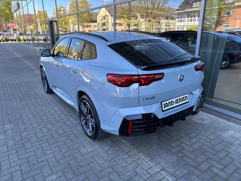 Gebraucht BMW iX2 Luxury Line 150 kW (204 PS) 2025 M brooklyn grau metallic SUV