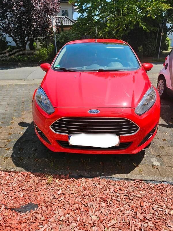 Rot Gebraucht 2013 Ford Fiesta Kleinwagen | 4.800 € - Bild 1/4