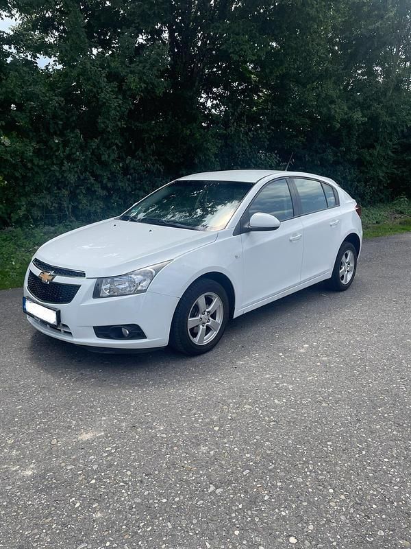 Weiß Gebraucht 2012 Chevrolet Cruze LT Limousine | 3.850 € (Fairer Preis) - Bild 1/4