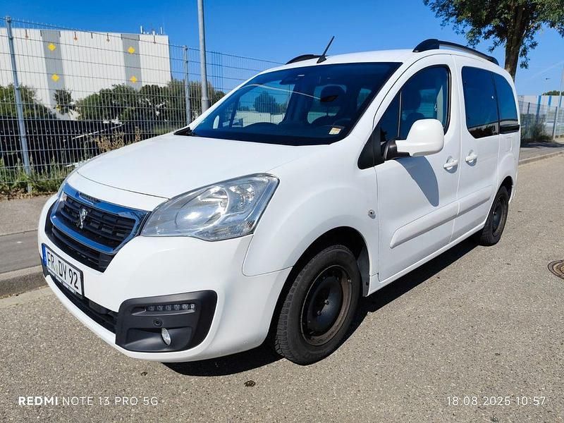 Weiß Gebraucht 2017 Peugeot Partner Tepee Allure Van / Kleinbus | 6.499 € (Guter Preis) - Bild 1/4