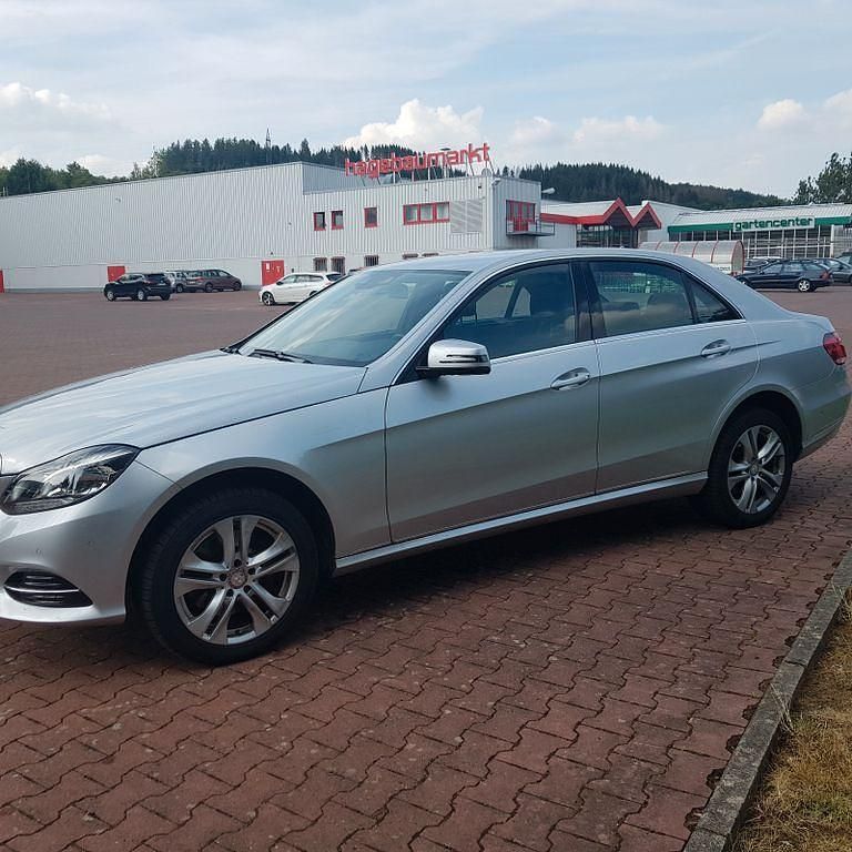 Silber Gebraucht 2014 Mercedes E300 Limousine | 19.700 € (Fairer Preis) - Bild 1/4