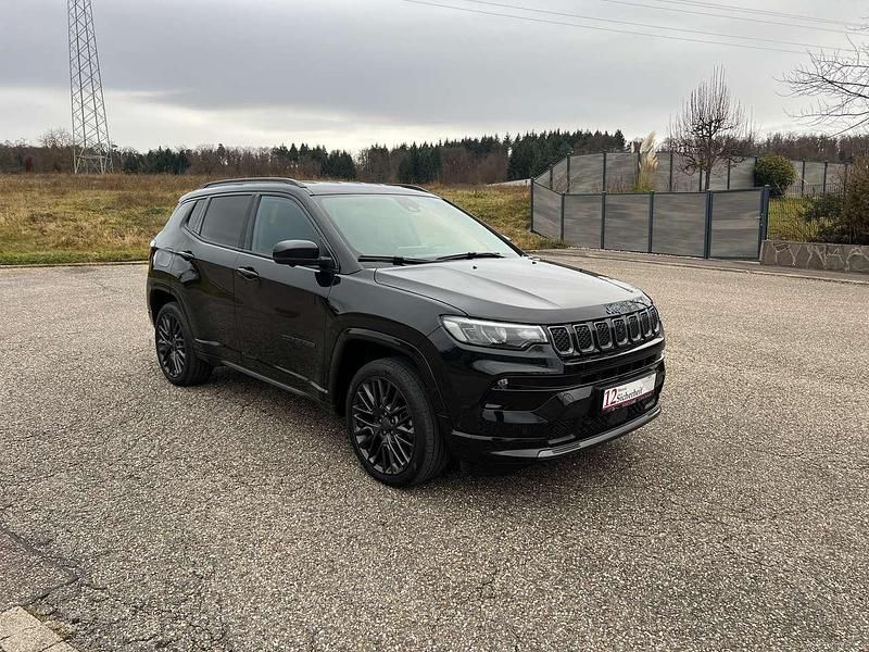Carbon black metallic Gebraucht 2022 Jeep Compass SUV | 20.900 € (Fairer Preis) - Bild 1/4
