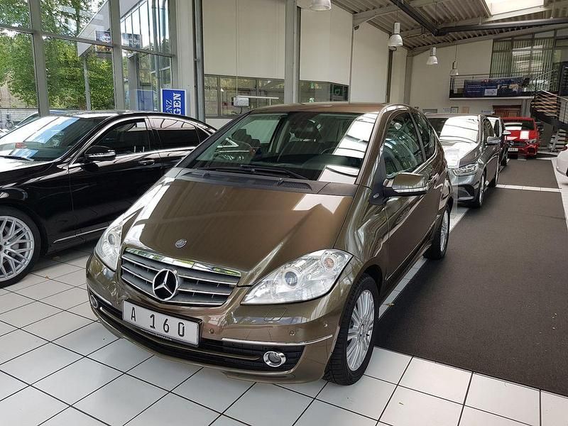 Braun Gebraucht 2010 Mercedes A160 Elegance Limousine | 11.600 € (Teuer) - Bild 1/4