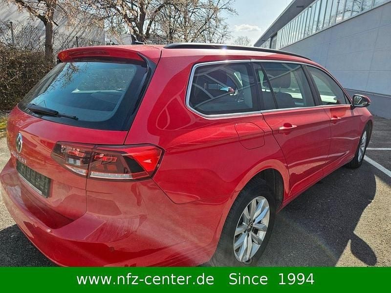 Second-hand VW Passat Business 122 CP (89 kW) 2023 Roșu Break
