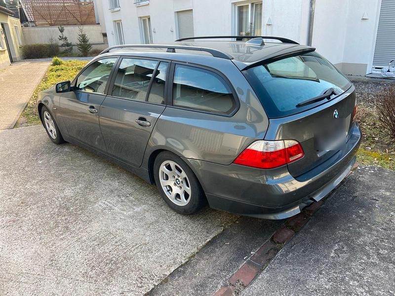 Gebraucht BMW 523 177 PS (130 kW) 2006 Grau Kombi