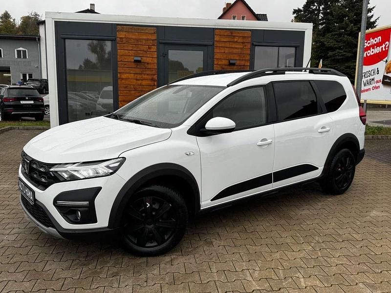 Weiß Gebraucht 2022 Dacia Jogger Comfort Van / Kleinbus | 16.990 € (Fairer Preis) - Bild 1/4