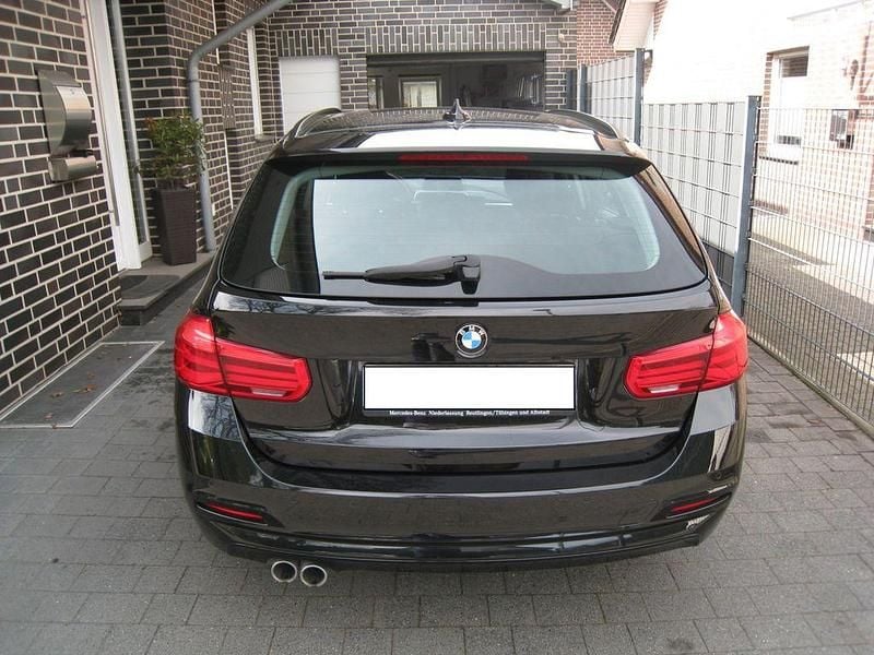 Gebraucht BMW 320 Advantage 190 PS (139 kW) 2019 Schwarz Kombi