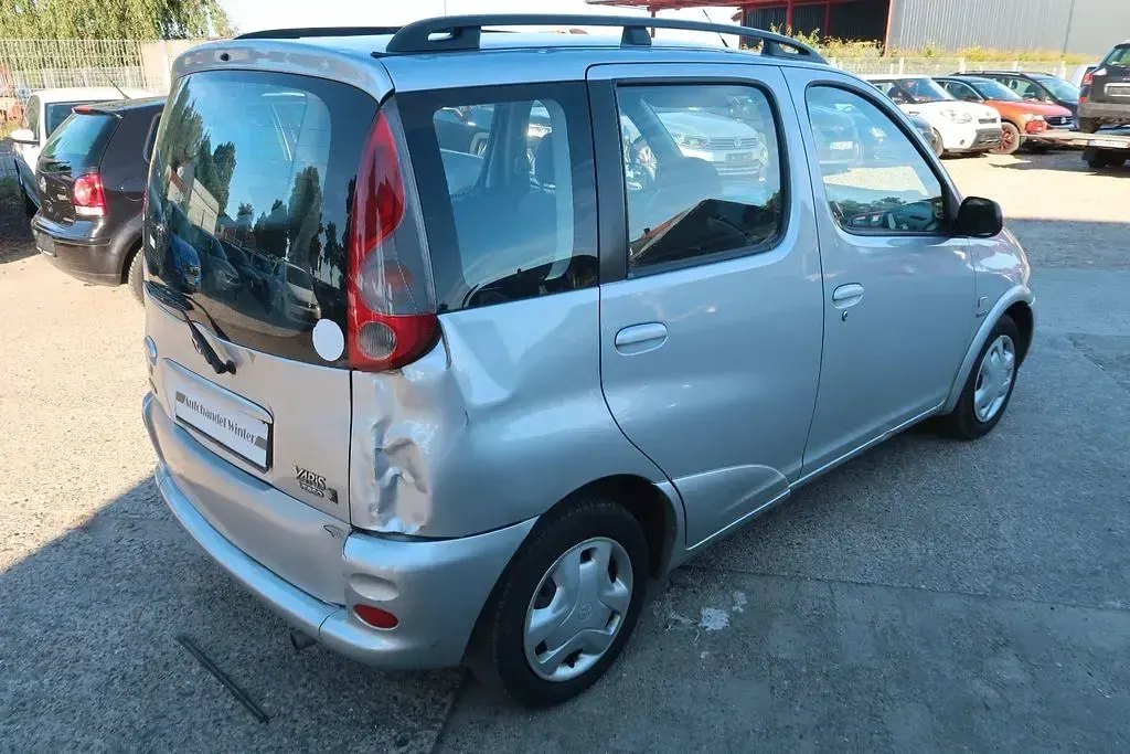 Gebraucht Toyota Yaris 86 PS (63 kW) 2001 Other Kombi