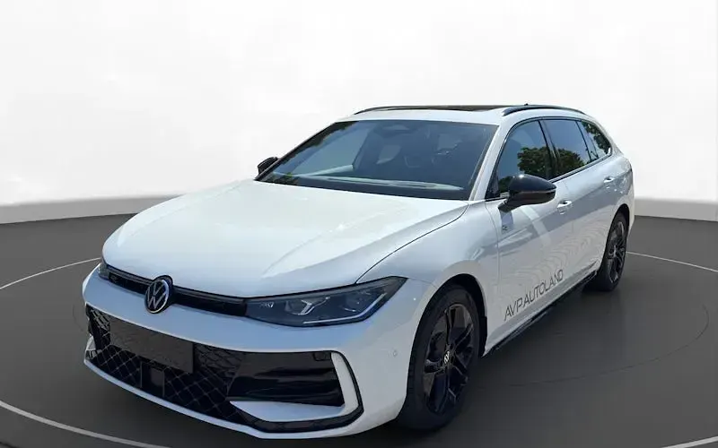 Gebraucht VW Passat R-line 150 PS (110 kW) 2025 Pure white Kombi