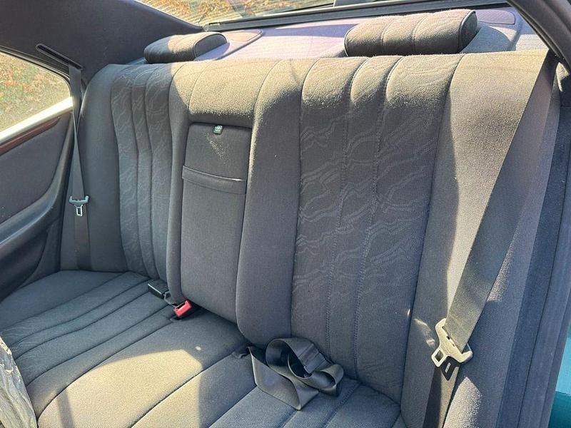 Gebraucht Mercedes 230 150 PS (110 kW) 1995 Grün Limousine