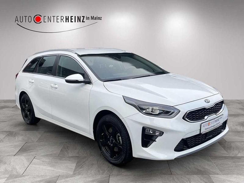Gebraucht Kia Ceed Spirit 140 PS (102 kW) 2021 Weiß Kleinwagen