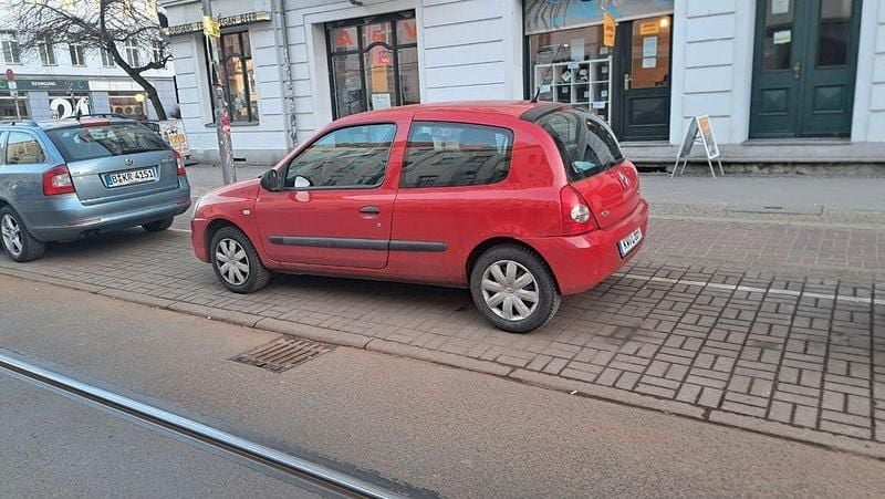 Gebraucht Renault Clio II 75 PS (55 kW) 2011 Blau Limousine