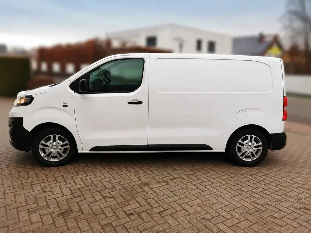 Gebraucht Opel Vivaro-e Combi 120 PS (88 kW) 2021 Weiß Van / Kleinbus
