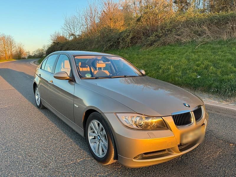 Gebraucht BMW 318 143 PS (105 kW) 2008 Andere farben Limousine