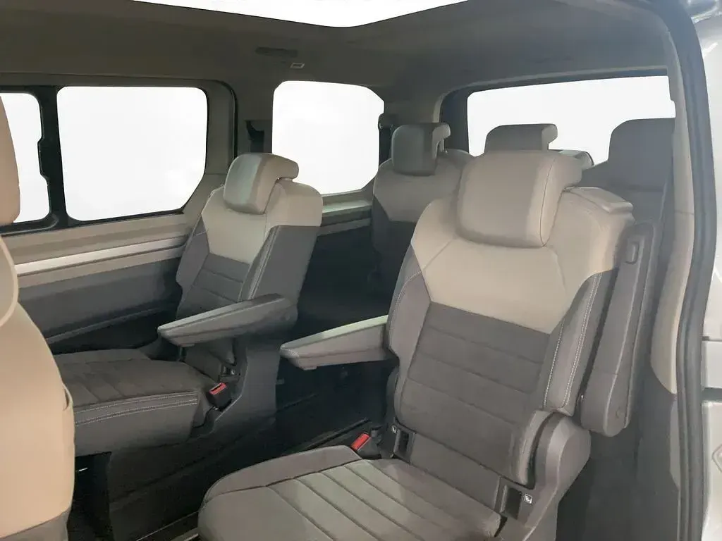 Używany VW T7 Style 150 KM (110 kW) 2025 Srebrny Van