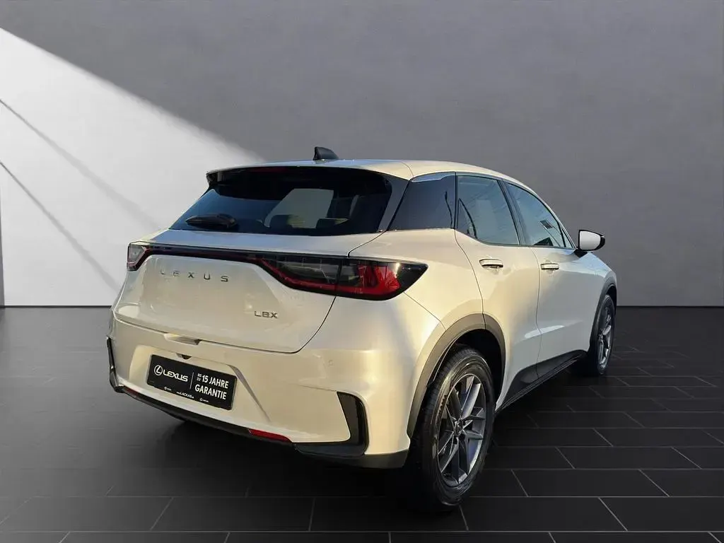 Neu Lexus LBX 136 PS (100 kW) 2026 Sonic white SUV