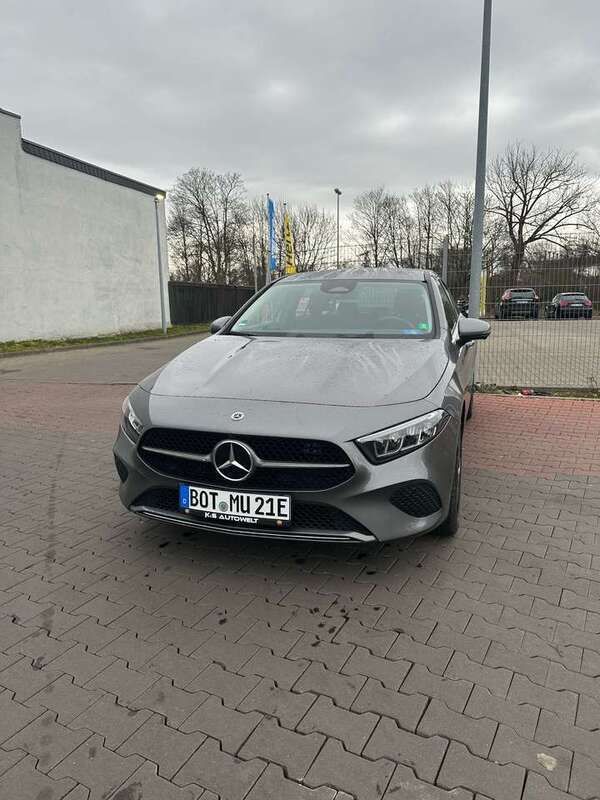 Gebraucht 2024 Mercedes A250 Advanced Limousine | 37.000 € - Bild 1/4
