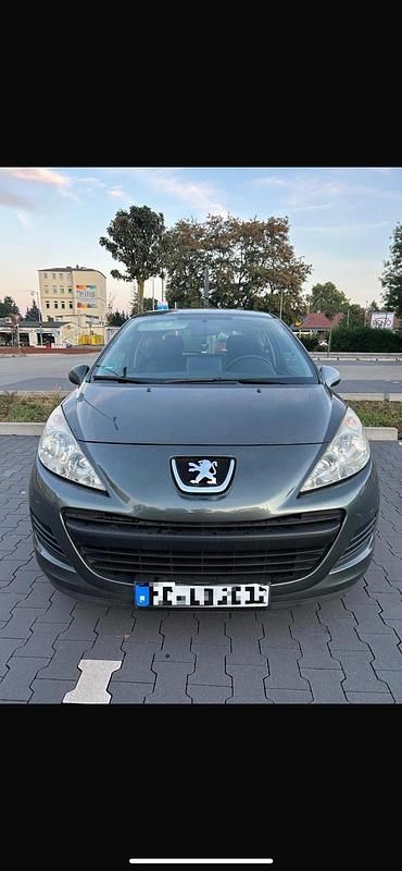 Grau Gebraucht 2010 Peugeot 207 Kleinwagen | 4.250 € (Teuer) - Bild 1/4