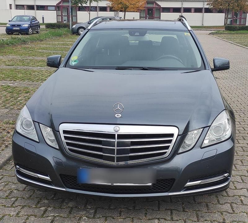 Grau Gebraucht 2012 Mercedes E350 Elegance Kombi | 12.500 € (Fairer Preis) - Bild 1/4