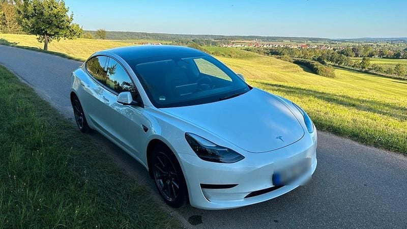 Gebraucht Tesla Model 3 Standard Range Plus 239 kW (325 PS) 2021 Weiß Limousine