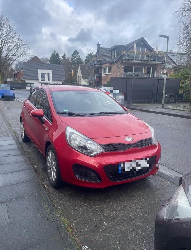 Gebraucht Kia Rio 84 PS (61 kW) 2011 Rot Kleinwagen