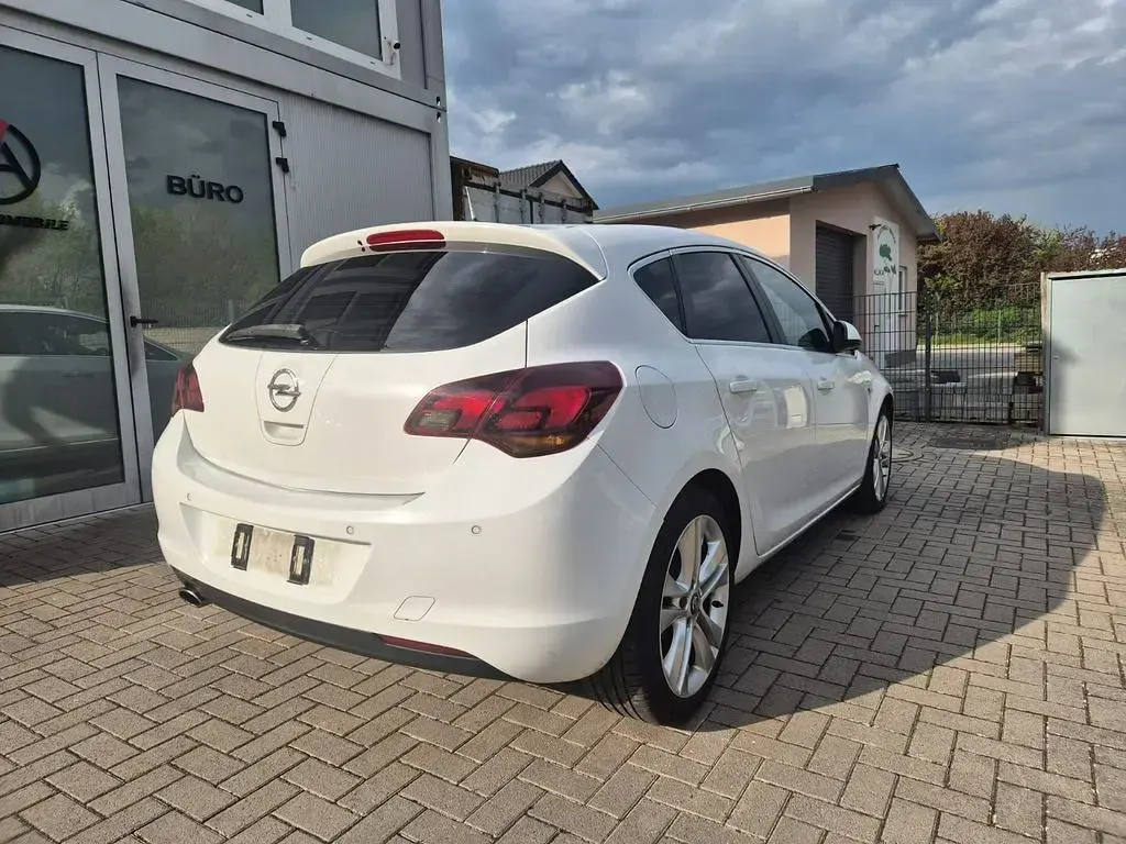 Gebraucht Opel Astra Sport 160 PS (117 kW) 2010 Weiß Limousine