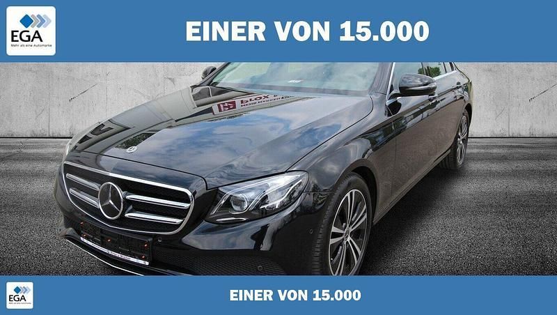 Schwarz metallic Gebraucht 2020 Mercedes E220 Avantgarde | 41.030 € (Etwas zu teuer) - Bild 1/4