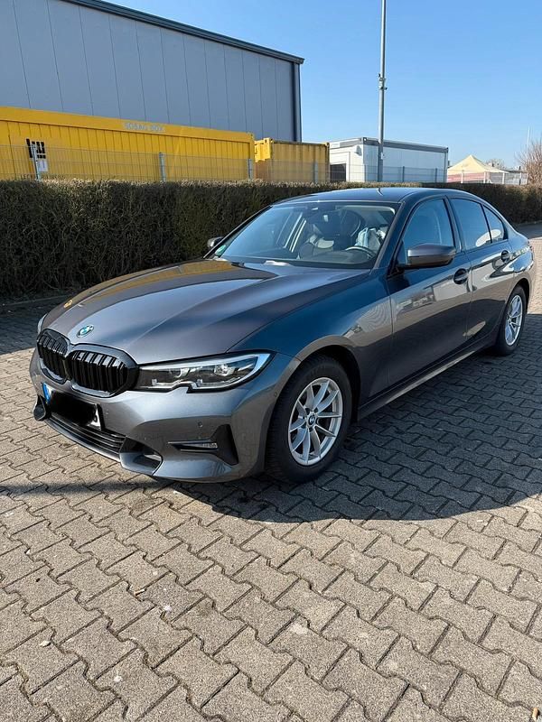 Gebraucht BMW 320e Shadowline 190 PS (139 kW) 2021 Grau Limousine