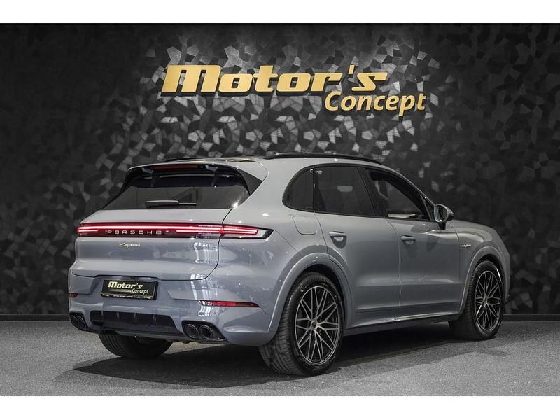 Gebraucht Porsche Cayenne 470 PS (345 kW) 2024 Grau SUV