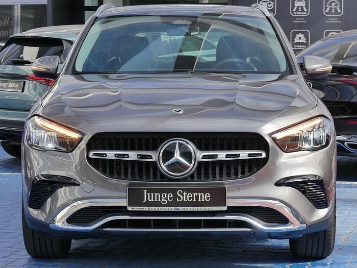 Gebraucht Mercedes GLA180 Progressive 136 PS (100 kW) 2025 Metalliclack mountaingrau SUV
