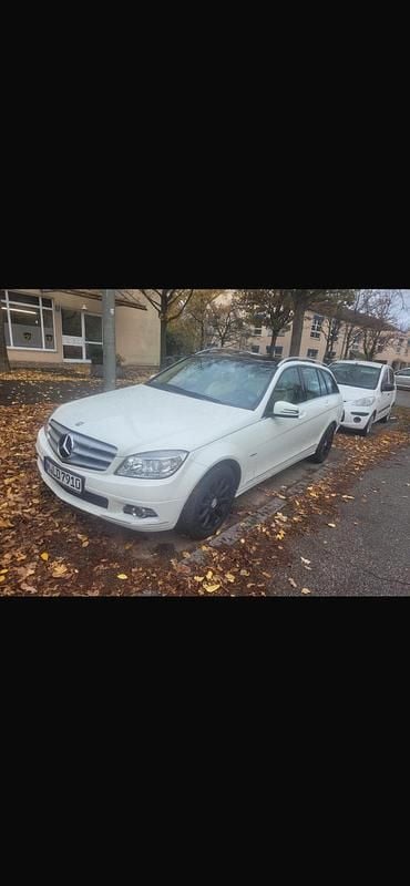 Weiß Gebraucht 2010 Mercedes C200 Kombi | 4.300 € - Bild 1/4