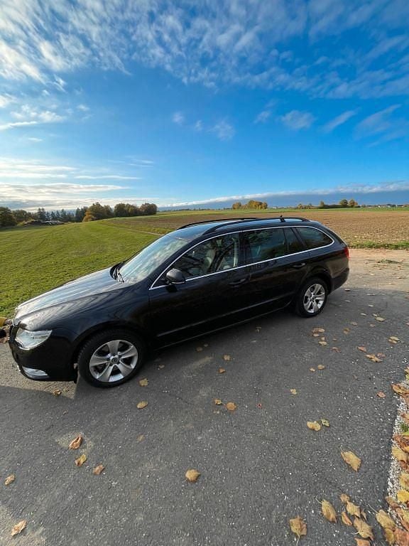 Schwarz Gebraucht 2010 Skoda Superb Comfort Kombi | 6.001 € (Guter Preis) - Bild 1/4