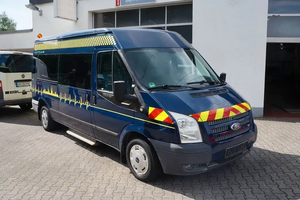 Gebraucht Ford 300 Trend 125 PS (91 kW) 2013 Blau Kombi