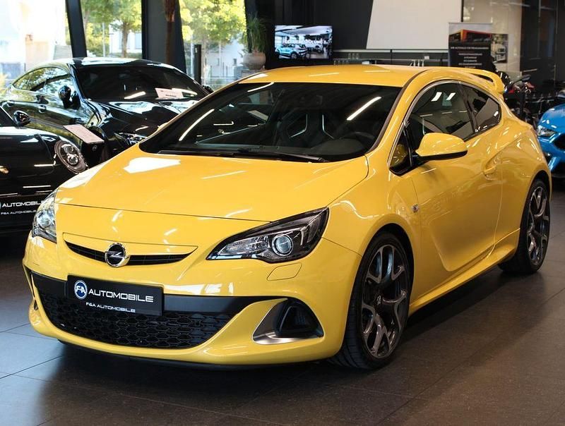 Gelb Gebraucht 2013 Opel Astra GTC OPC Coupé | 15.980 € - Bild 1/4