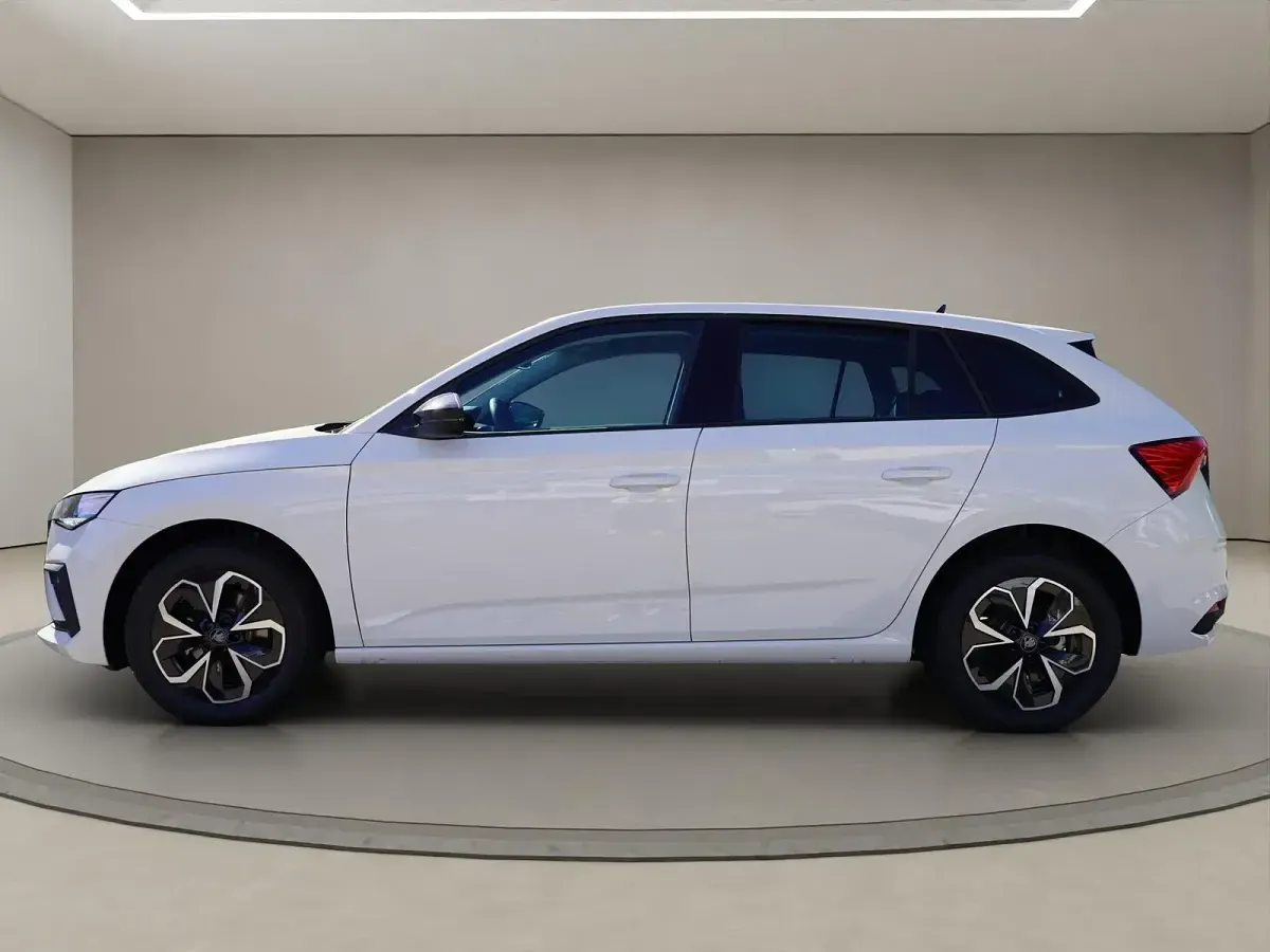 Neu Skoda Scala Selection 150 PS (110 kW) 2026 Candy white Kleinwagen