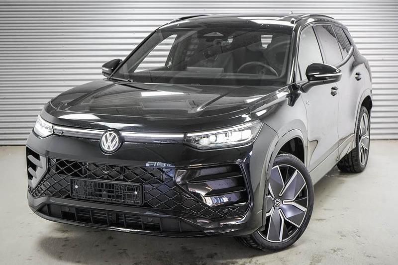 Neu VW Tayron R-line 193 PS (141 kW) 2026 Grenadillschwarz metallic (2t) SUV