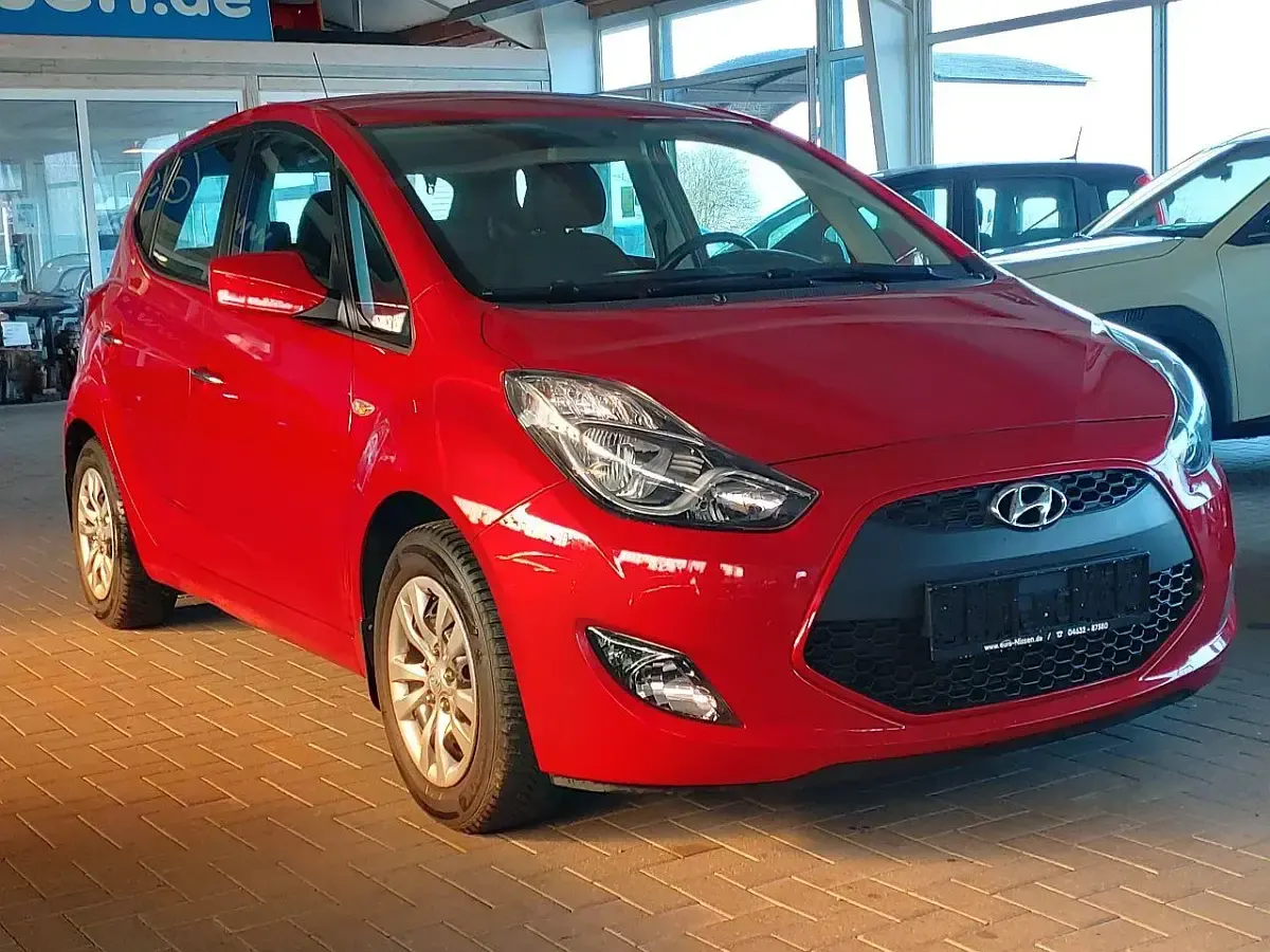 Gebraucht Hyundai ix20 Classic 125 PS (91 kW) 2016 Ultimatered Kleinwagen